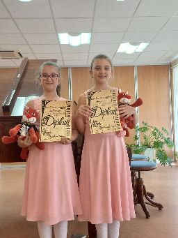 Ema Karafátová<br>a&nbsp;Isabella Nečasová