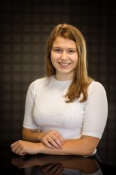 &nbsp;<b>Grundová Eva</b><div>klavír</div>